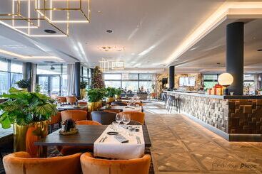 هتل Restaurant Van Der Valk Nivelles Sud