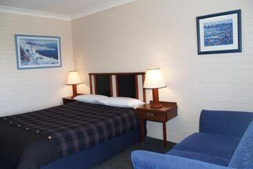 Отель Pigeon House Motor Inn