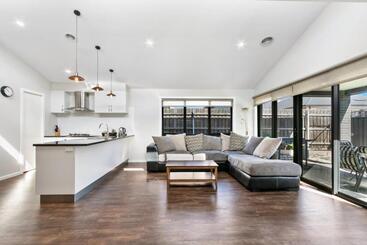 هتل The Aspen & Apartments