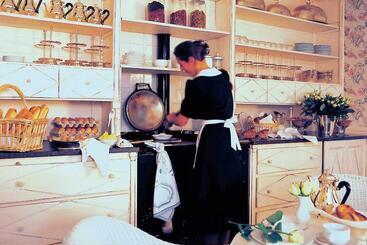 هتل The Pand Charming Boutique