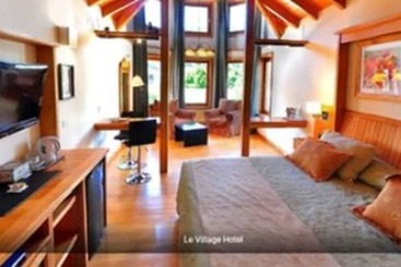 هتل Y Cabanas Le Village