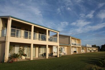 Lakeview Motel And Apartments