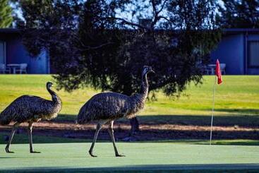مُتل Renmark Country Club
