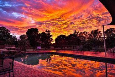 مُتل Renmark Country Club