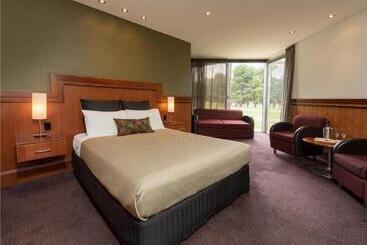 مُتل Renmark Country Club