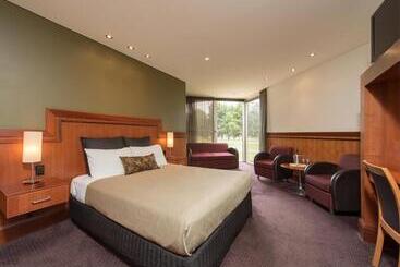 مُتل Renmark Country Club