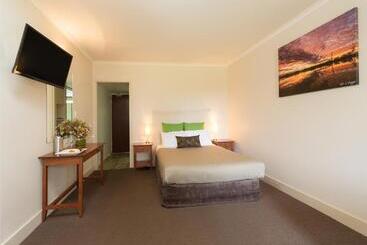 مُتل Renmark Country Club