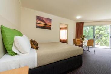 مُتل Renmark Country Club