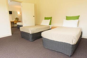 مُتل Renmark Country Club