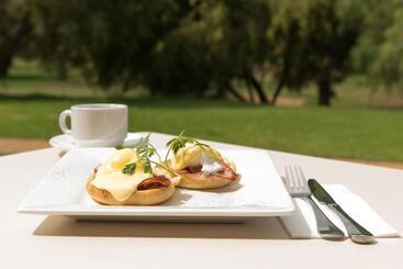 مُتل Renmark Country Club