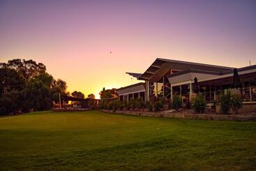 مُتل Renmark Country Club