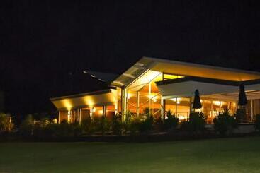 مُتل Renmark Country Club
