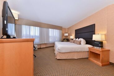 هتل Best Western Plus Regency Inn And Conference Centre