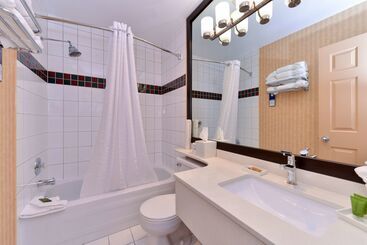 هتل Best Western Plus Regency Inn And Conference Centre