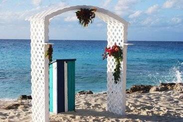 هتل Bimini Big Game Club Resort & Marina