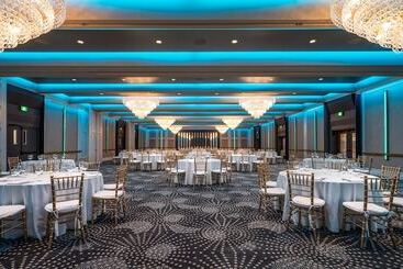 Carriage House Hotel And Conference Centre