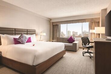 Coast Edmonton Plaza Hotel By Apa