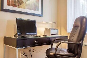 هتل Comfort Inn