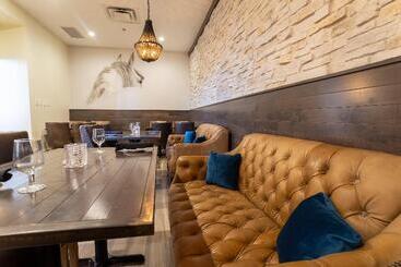 هتل Crowne Plaza Fredericton Lord Beaverbrook, An Ihg