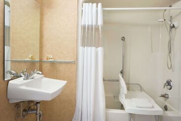 هتل Days Inn By Wyndham Brantford