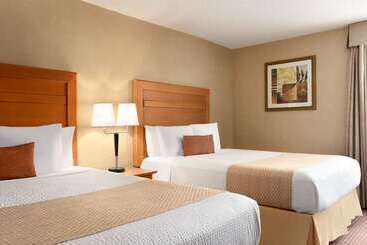 هتل Days Inn By Wyndham Edmonton Downtown