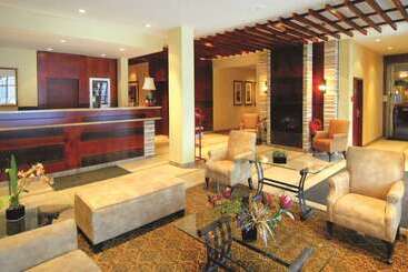 هتل Days Inn By Wyndham Edmonton Downtown