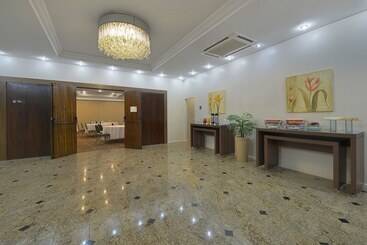 هتل Deville Curitiba Batel
