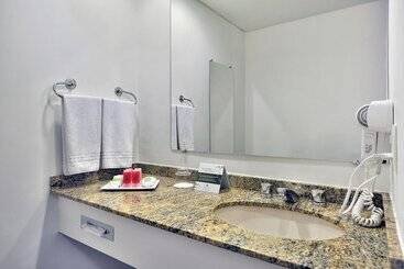 هتل Deville Curitiba Batel