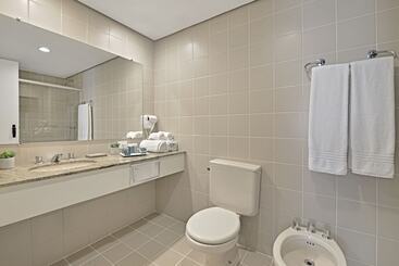 هتل Deville Curitiba Batel