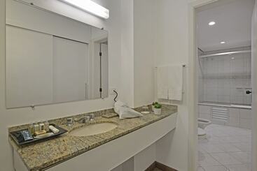 هتل Deville Curitiba Batel