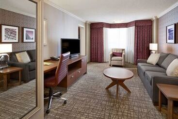 Doubletree By Hilton Hotel West Edmonton