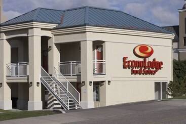 هتل Econo Lodge Inn & Suites University