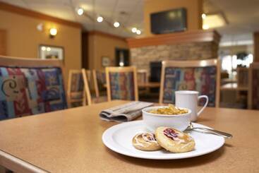 هتل Econo Lodge Inn & Suites University