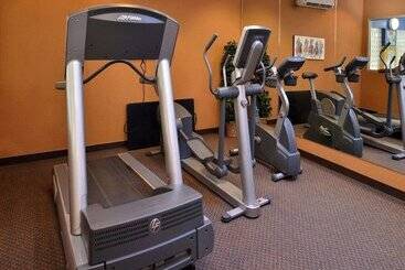 هتل Econo Lodge Inn & Suites University