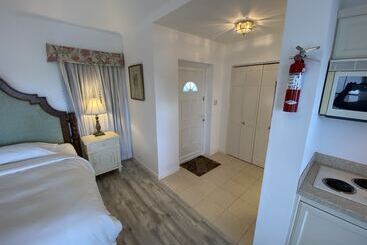 هتل Edgehill Manor Guest House