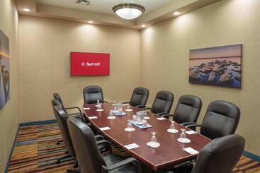 هتل Fairfield Inn & Suites By Marriott Belleville