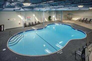 هتل Fairfield Inn & Suites By Marriott Belleville