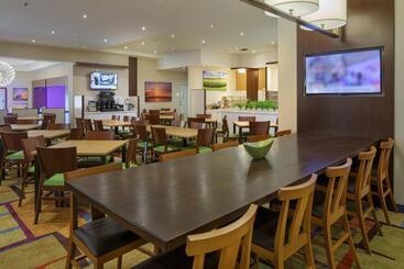 هتل Fairfield Inn & Suites By Marriott Belleville