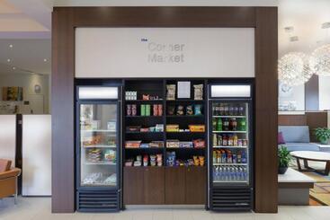 هتل Fairfield Inn & Suites By Marriott Belleville