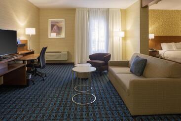 هتل Fairfield Inn & Suites By Marriott Belleville