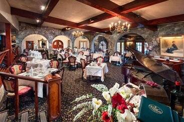 هتل Fourways Inn