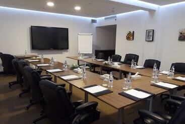 هتل Golden Tulip Bahrain