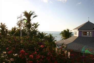 Orange Hill Beach Inn - Nassau