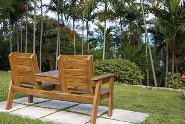 هتل Orange Hill Beach Inn