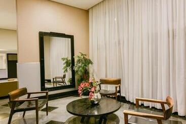 هتل Plaza Inn Augustus