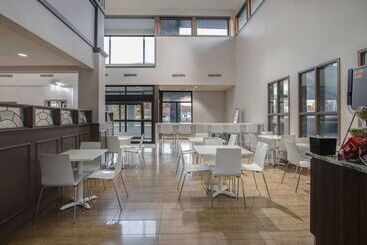 هتل Days Inn By Wyndham Barrie