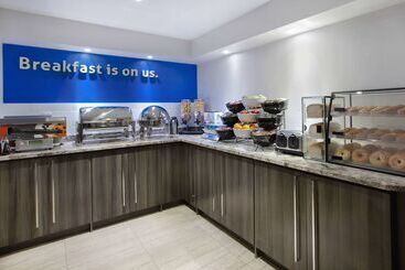 هتل Days Inn By Wyndham Barrie
