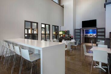 هتل Days Inn By Wyndham Barrie