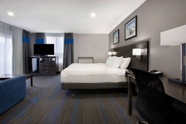 هتل Days Inn By Wyndham Barrie