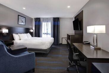 هتل Days Inn By Wyndham Barrie